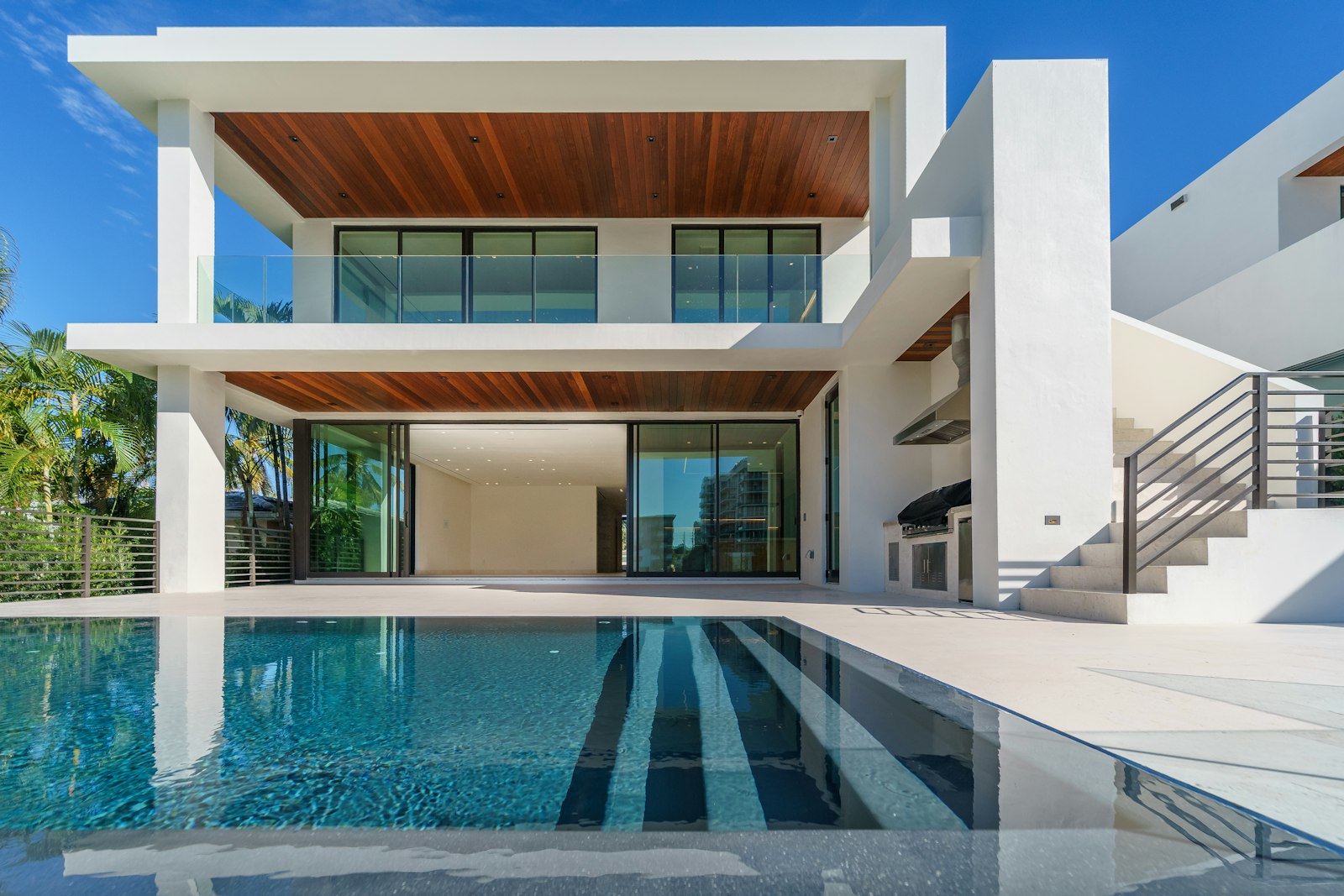 Villa with pool on Palm Jumeirah